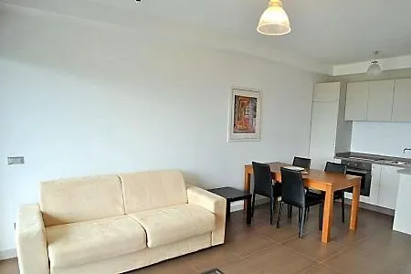 Sleeps 4 Pool Air Con Meina