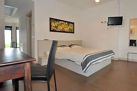 Sleeps 4 Pool Air Con Appartamento *