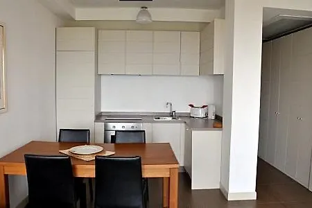 Sleeps 4 Pool Air Con * Meina
