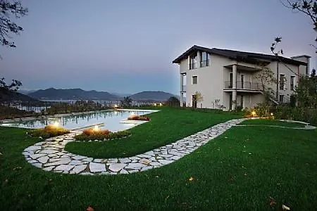 Sleeps 4 Pool Air Con * Meina